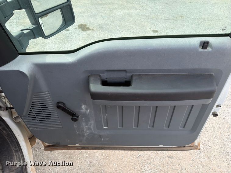 image for item FN2610 2012 Ford F350 Super Duty flatbed pickup truck