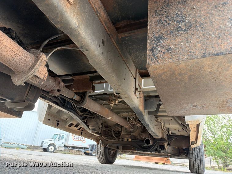 image for item FN2610 2012 Ford F350 Super Duty flatbed pickup truck