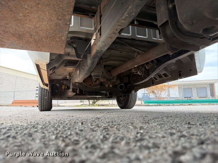 image for item FN2610 2012 Ford F350 Super Duty flatbed pickup truck