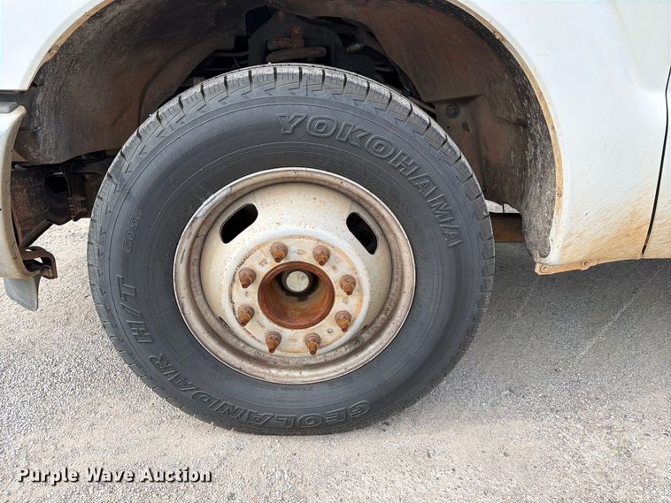 image for item FN2610 2012 Ford F350 Super Duty flatbed pickup truck