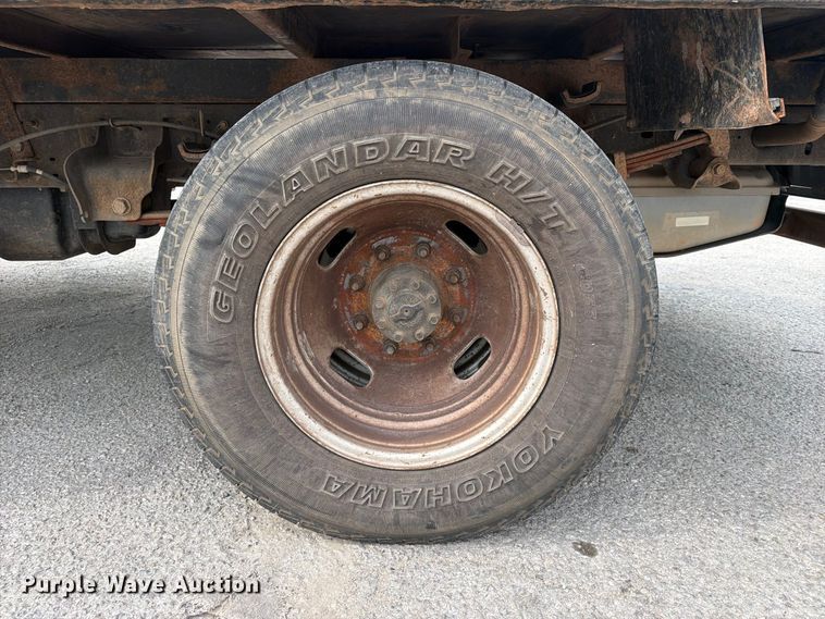 image for item FN2610 2012 Ford F350 Super Duty flatbed pickup truck