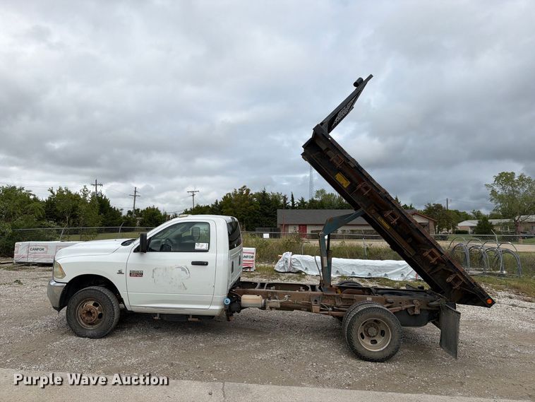 image for item FN2626 2012 Dodge  Ram 3500 flatbed pickup truck
