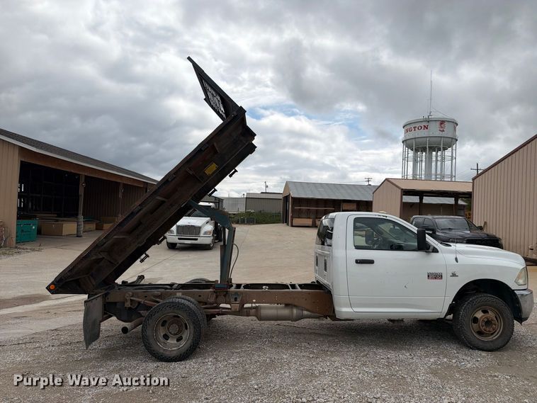 image for item FN2626 2012 Dodge  Ram 3500 flatbed pickup truck