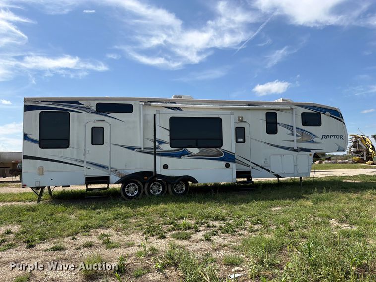 image for item FN5860 2010 Keystone RP3912LEV10 toy hauler camper
