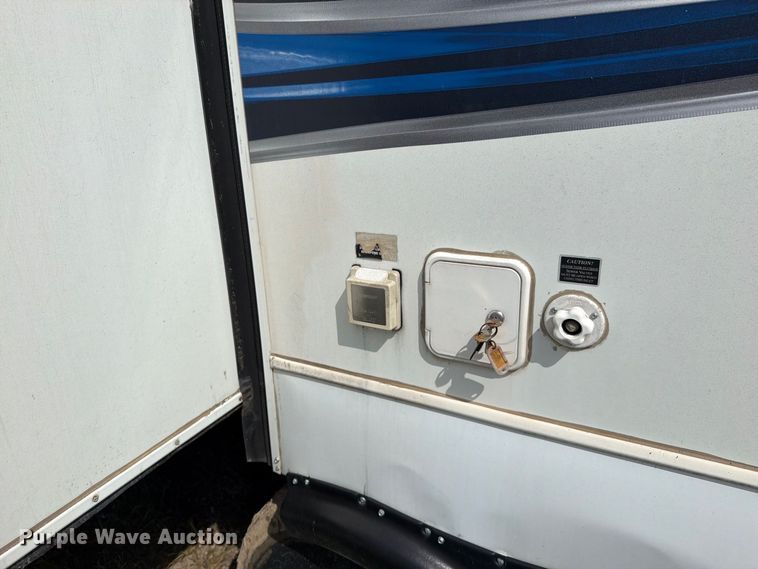image for item FN5860 2010 Keystone RP3912LEV10 toy hauler camper