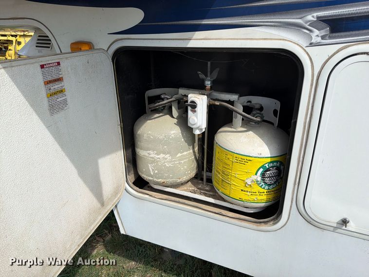 image for item FN5860 2010 Keystone RP3912LEV10 toy hauler camper