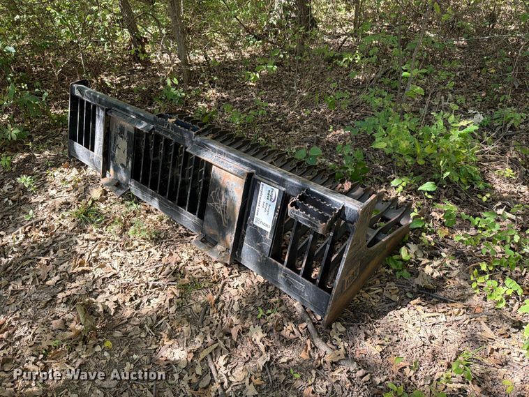 image for item FN5863 Caterpillar skid steer rock bucket
