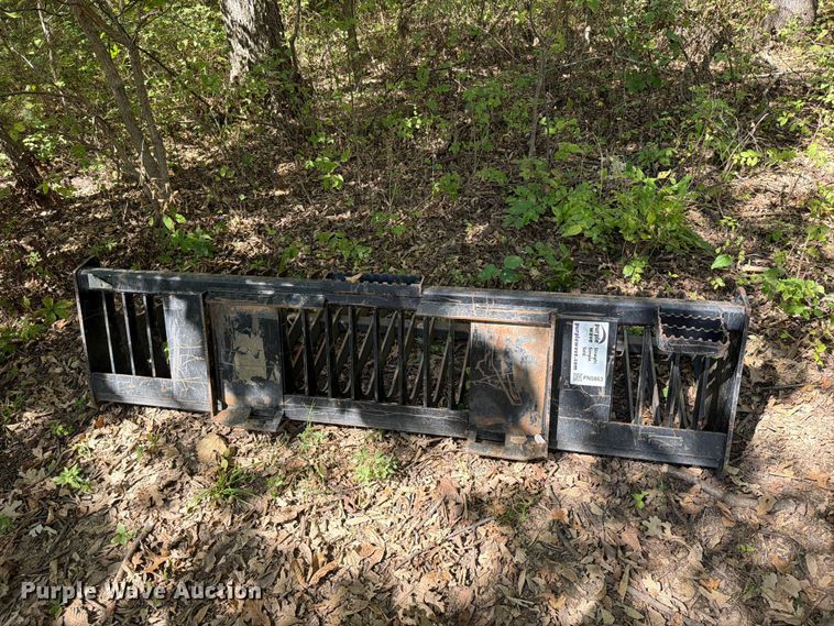 image for item FN5863 Caterpillar skid steer rock bucket