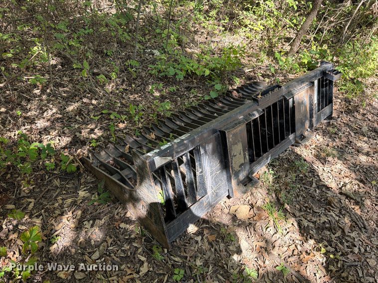 image for item FN5863 Caterpillar skid steer rock bucket