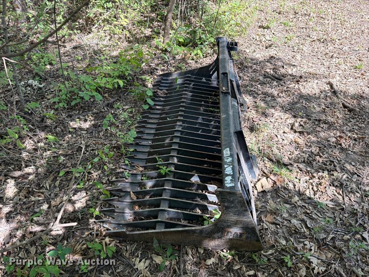 image for item FN5863 Caterpillar skid steer rock bucket