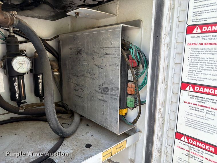 image for item FP3018 2008 Ford F550 Super Duty Ext. Cab utility / service truck