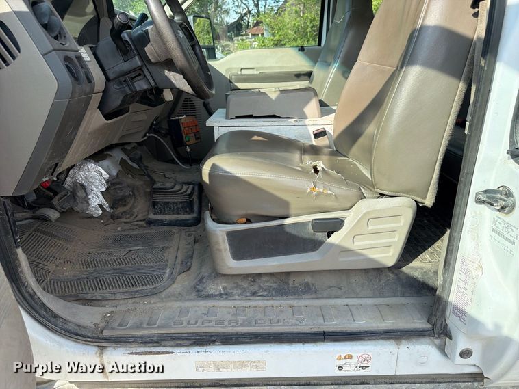 image for item FP3018 2008 Ford F550 Super Duty Ext. Cab utility / service truck