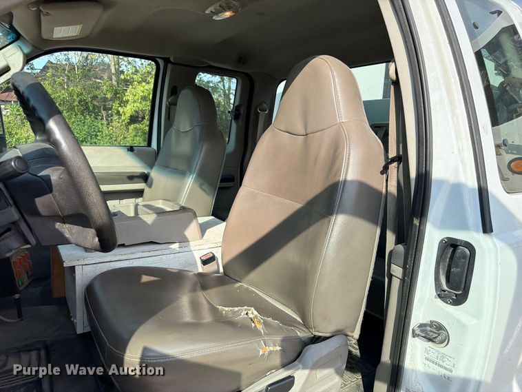 image for item FP3018 2008 Ford F550 Super Duty Ext. Cab utility / service truck
