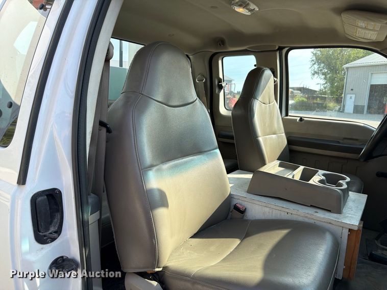 image for item FP3018 2008 Ford F550 Super Duty Ext. Cab utility / service truck