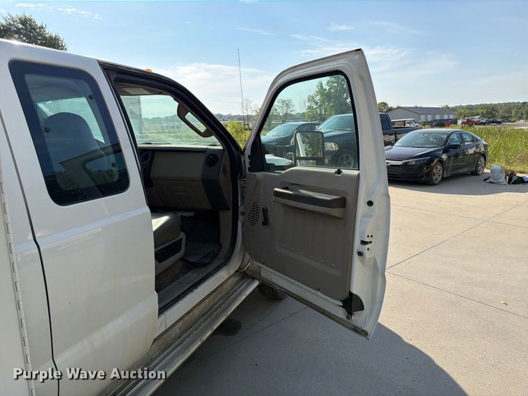 image for item FP3018 2008 Ford F550 Super Duty Ext. Cab utility / service truck