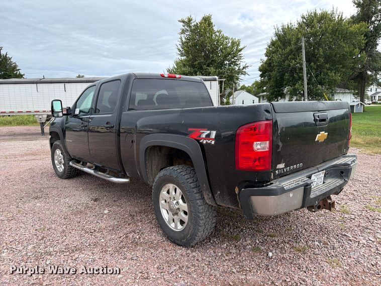 image for item FP3096 2013 Chevrolet Silverado 2500HD Crew Cab pickup truck