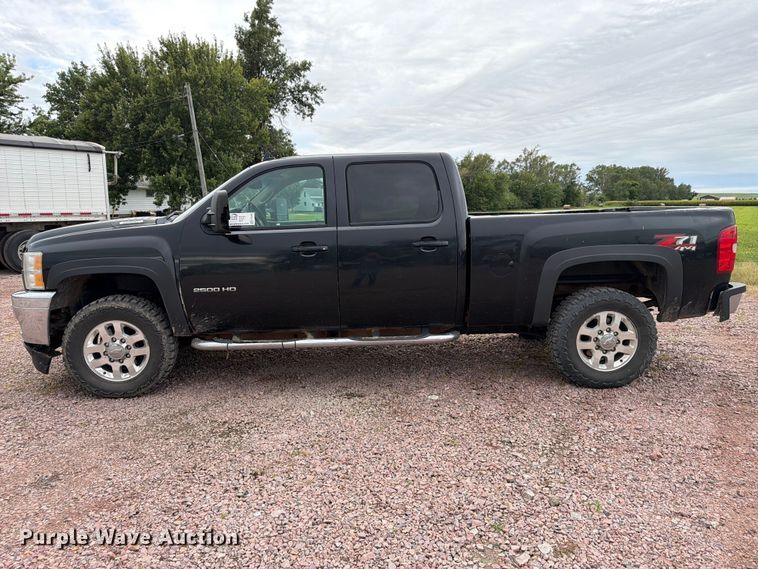 image for item FP3096 2013 Chevrolet Silverado 2500HD Crew Cab pickup truck