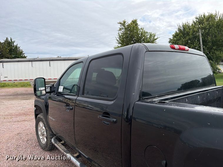 image for item FP3096 2013 Chevrolet Silverado 2500HD Crew Cab pickup truck