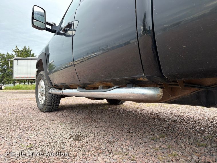 image for item FP3096 2013 Chevrolet Silverado 2500HD Crew Cab pickup truck