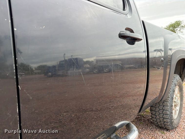 image for item FP3096 2013 Chevrolet Silverado 2500HD Crew Cab pickup truck