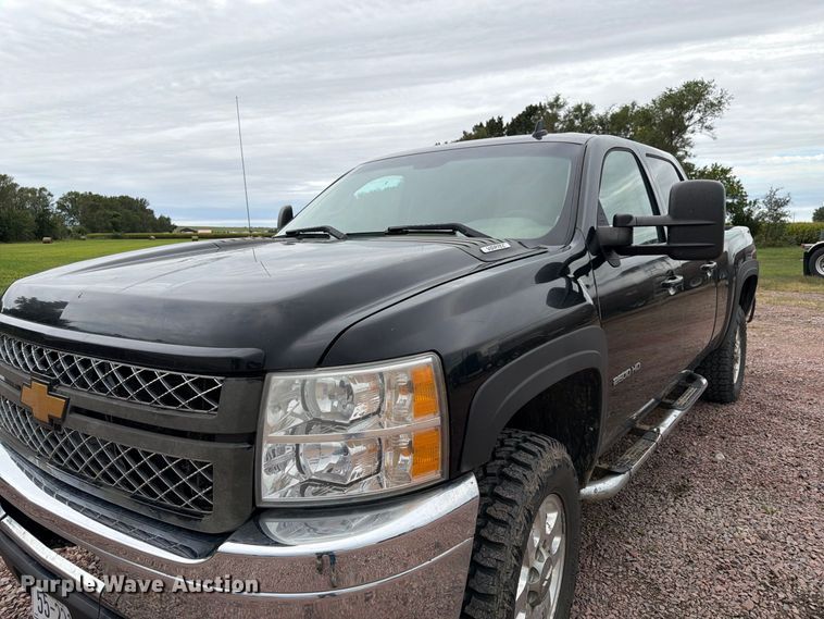 image for item FP3096 2013 Chevrolet Silverado 2500HD Crew Cab pickup truck