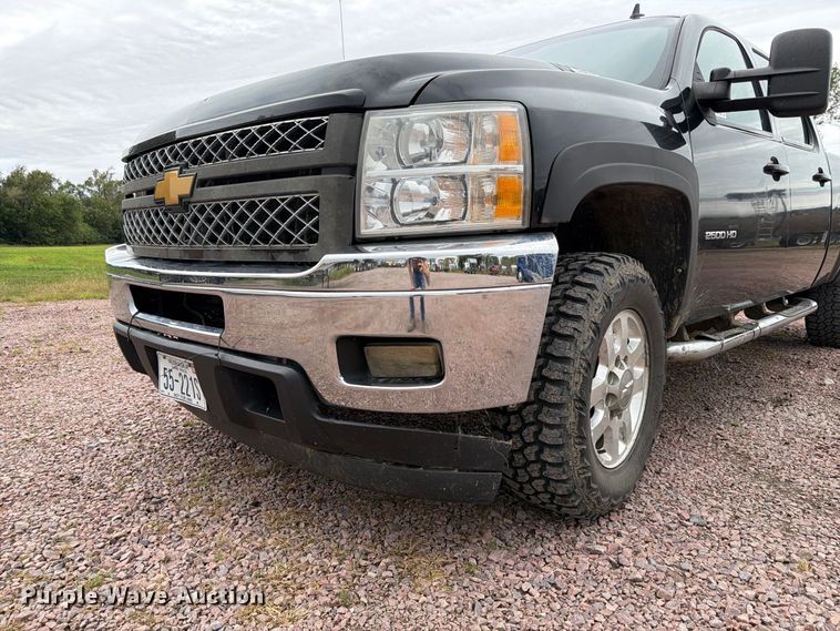 image for item FP3096 2013 Chevrolet Silverado 2500HD Crew Cab pickup truck
