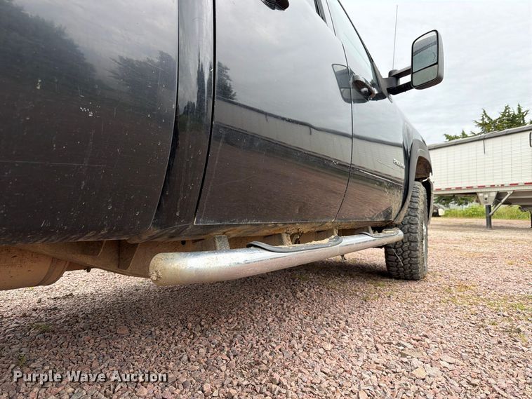 image for item FP3096 2013 Chevrolet Silverado 2500HD Crew Cab pickup truck