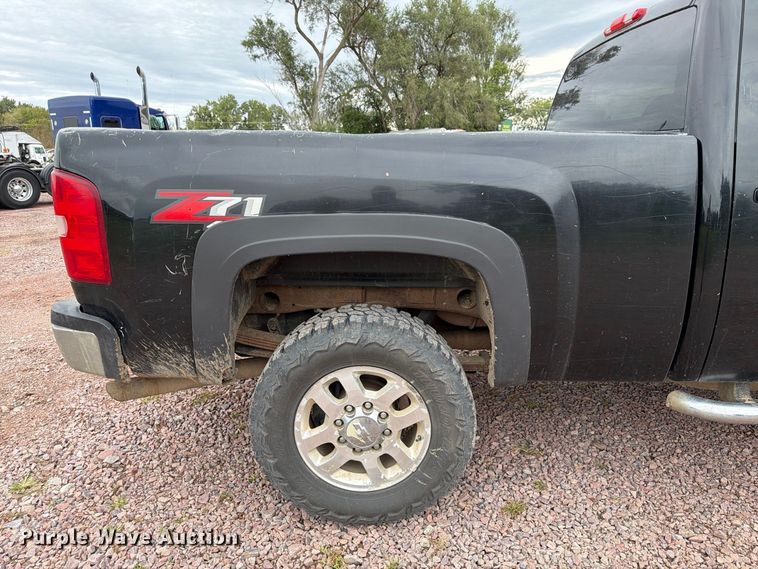 image for item FP3096 2013 Chevrolet Silverado 2500HD Crew Cab pickup truck