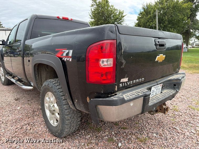 image for item FP3096 2013 Chevrolet Silverado 2500HD Crew Cab pickup truck