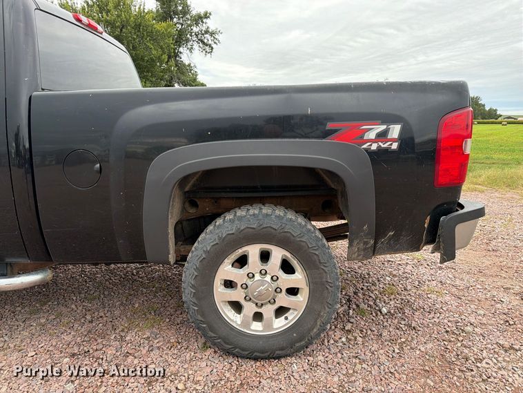 image for item FP3096 2013 Chevrolet Silverado 2500HD Crew Cab pickup truck