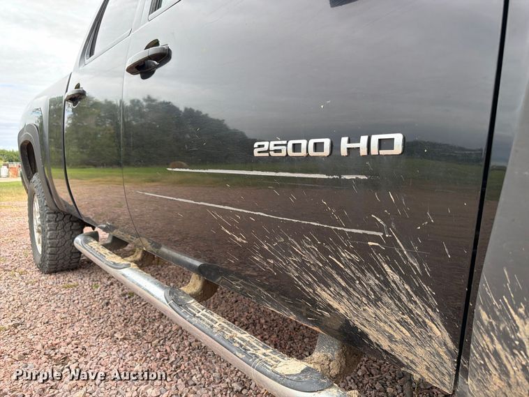 image for item FP3096 2013 Chevrolet Silverado 2500HD Crew Cab pickup truck