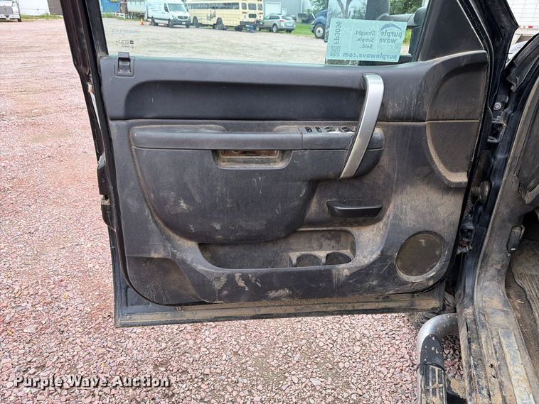 image for item FP3096 2013 Chevrolet Silverado 2500HD Crew Cab pickup truck