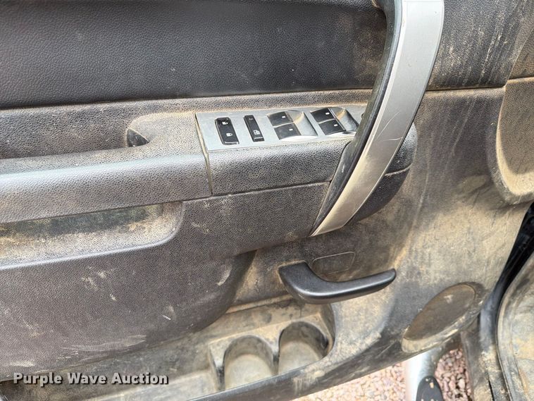 image for item FP3096 2013 Chevrolet Silverado 2500HD Crew Cab pickup truck
