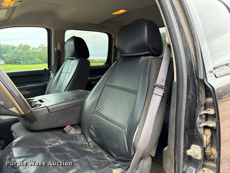 image for item FP3096 2013 Chevrolet Silverado 2500HD Crew Cab pickup truck