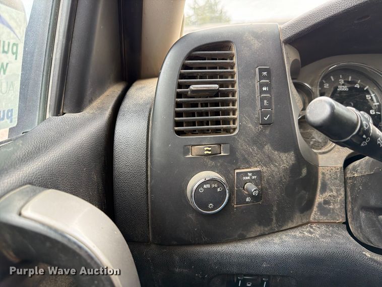 image for item FP3096 2013 Chevrolet Silverado 2500HD Crew Cab pickup truck