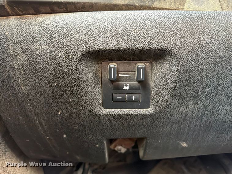 image for item FP3096 2013 Chevrolet Silverado 2500HD Crew Cab pickup truck