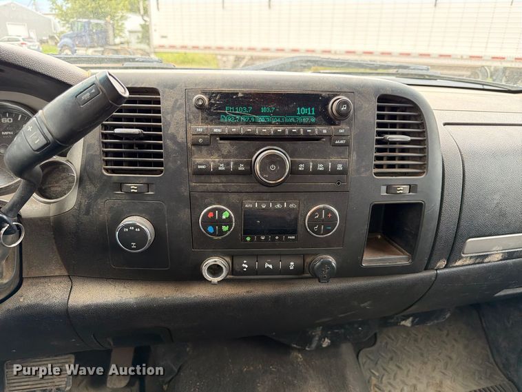 image for item FP3096 2013 Chevrolet Silverado 2500HD Crew Cab pickup truck