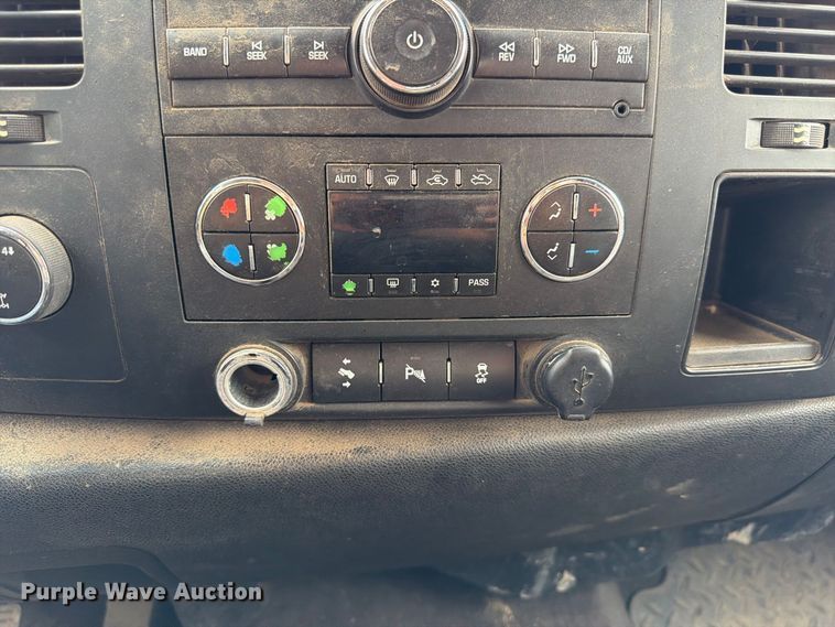image for item FP3096 2013 Chevrolet Silverado 2500HD Crew Cab pickup truck