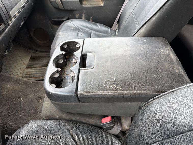 image for item FP3096 2013 Chevrolet Silverado 2500HD Crew Cab pickup truck