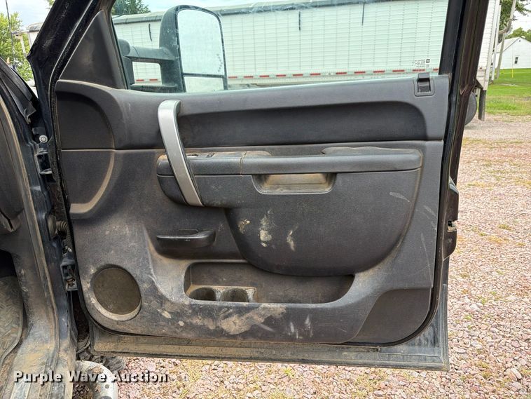 image for item FP3096 2013 Chevrolet Silverado 2500HD Crew Cab pickup truck