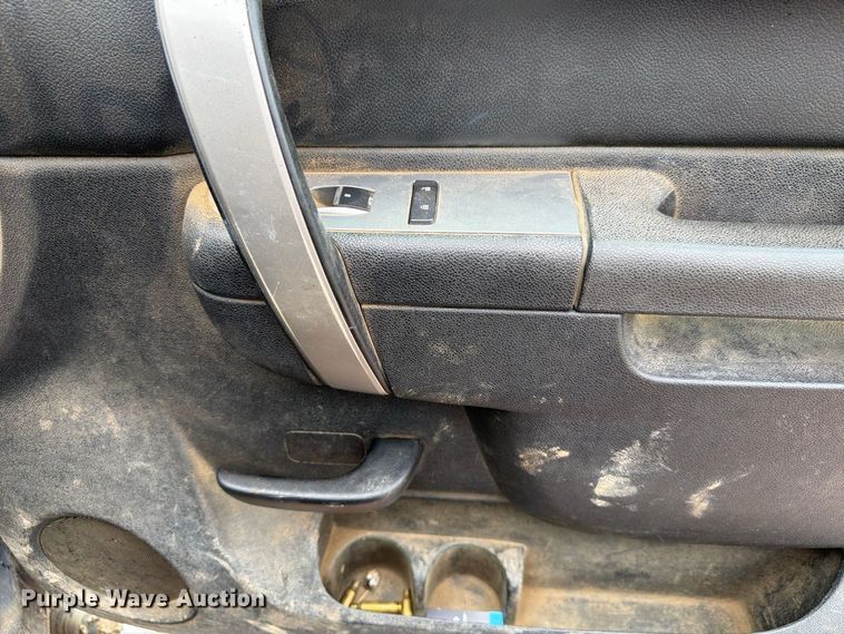 image for item FP3096 2013 Chevrolet Silverado 2500HD Crew Cab pickup truck