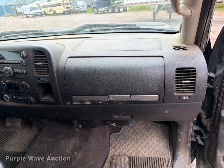 image for item FP3096 2013 Chevrolet Silverado 2500HD Crew Cab pickup truck