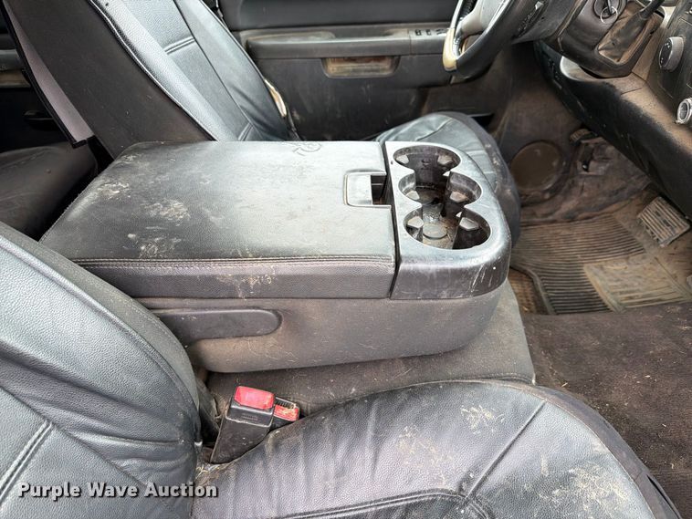 image for item FP3096 2013 Chevrolet Silverado 2500HD Crew Cab pickup truck