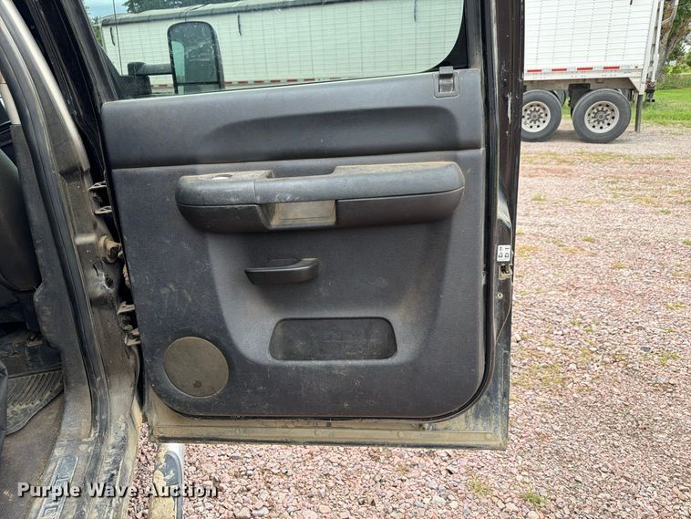 image for item FP3096 2013 Chevrolet Silverado 2500HD Crew Cab pickup truck