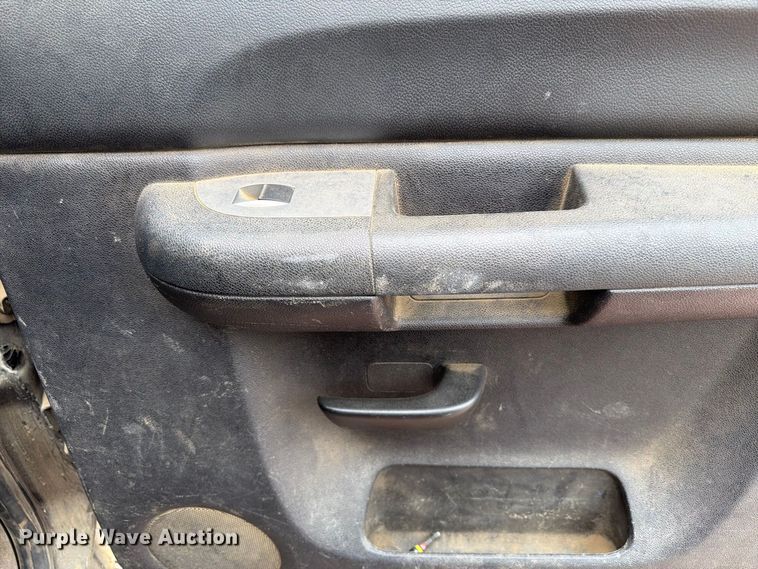 image for item FP3096 2013 Chevrolet Silverado 2500HD Crew Cab pickup truck