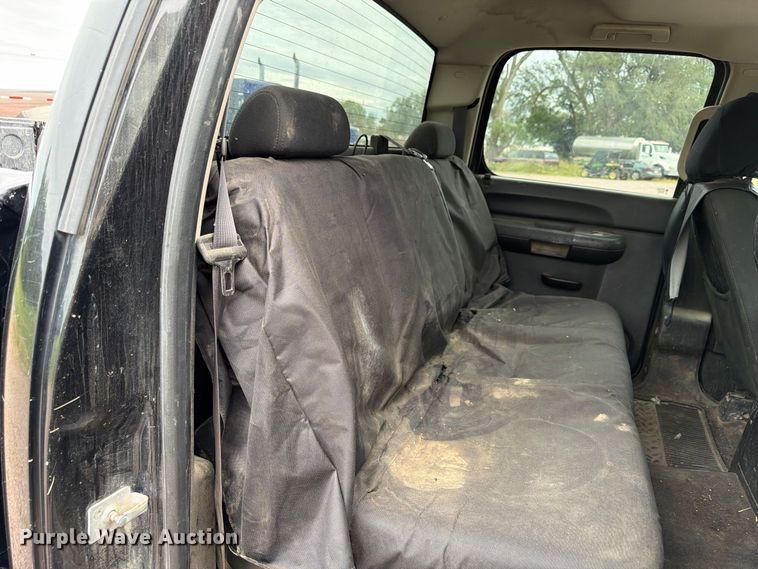 image for item FP3096 2013 Chevrolet Silverado 2500HD Crew Cab pickup truck