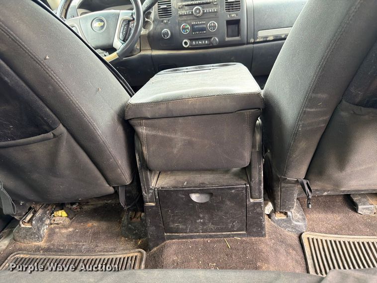 image for item FP3096 2013 Chevrolet Silverado 2500HD Crew Cab pickup truck