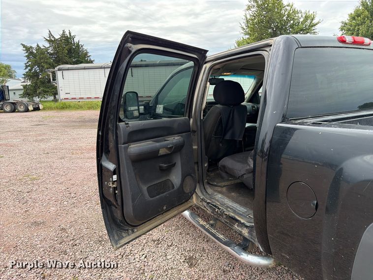image for item FP3096 2013 Chevrolet Silverado 2500HD Crew Cab pickup truck