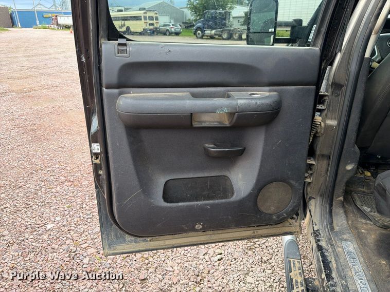image for item FP3096 2013 Chevrolet Silverado 2500HD Crew Cab pickup truck