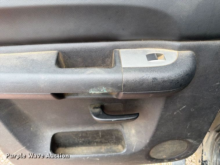 image for item FP3096 2013 Chevrolet Silverado 2500HD Crew Cab pickup truck